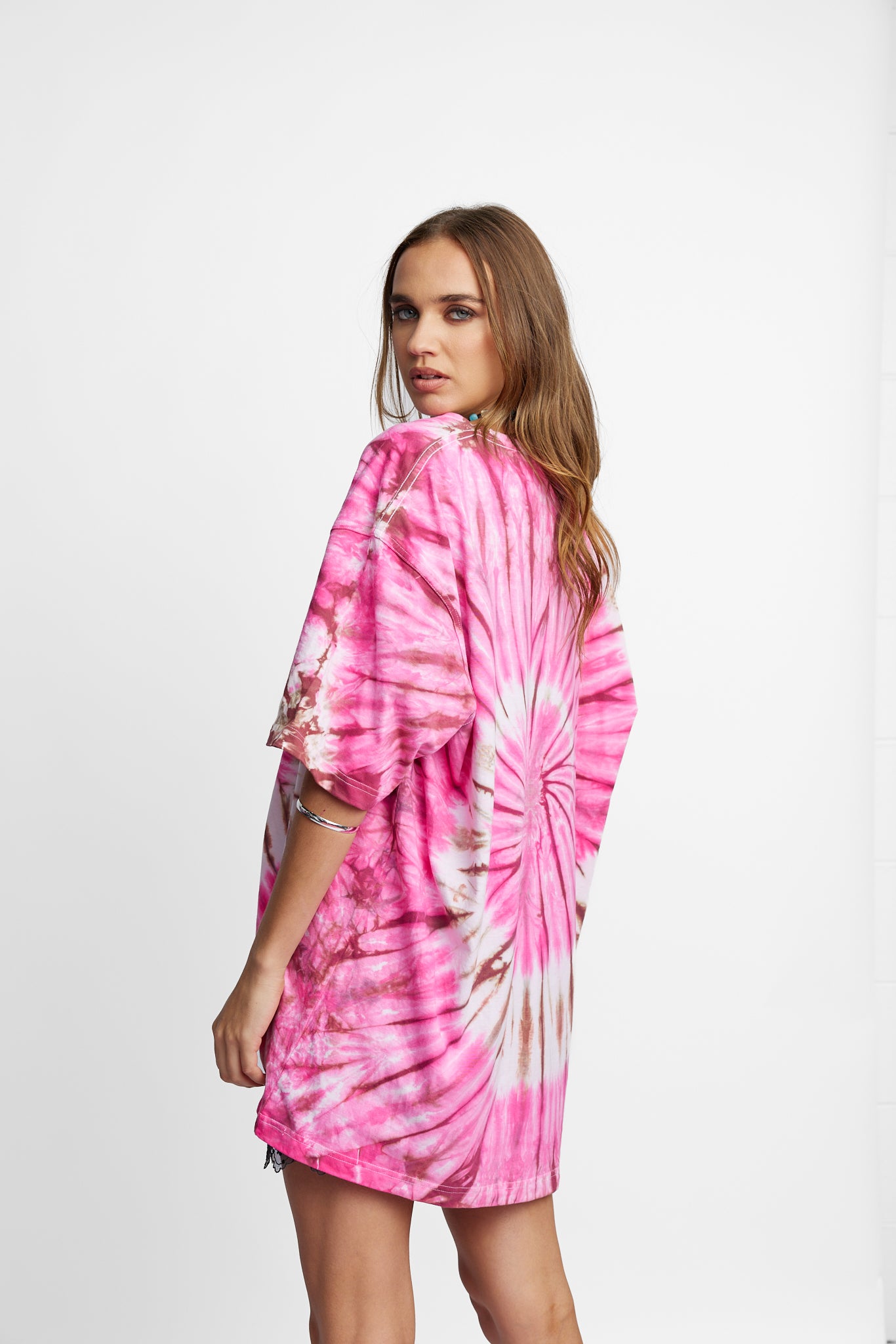 Oversized Mum Tee - Size L/XL - Only Lovers Left