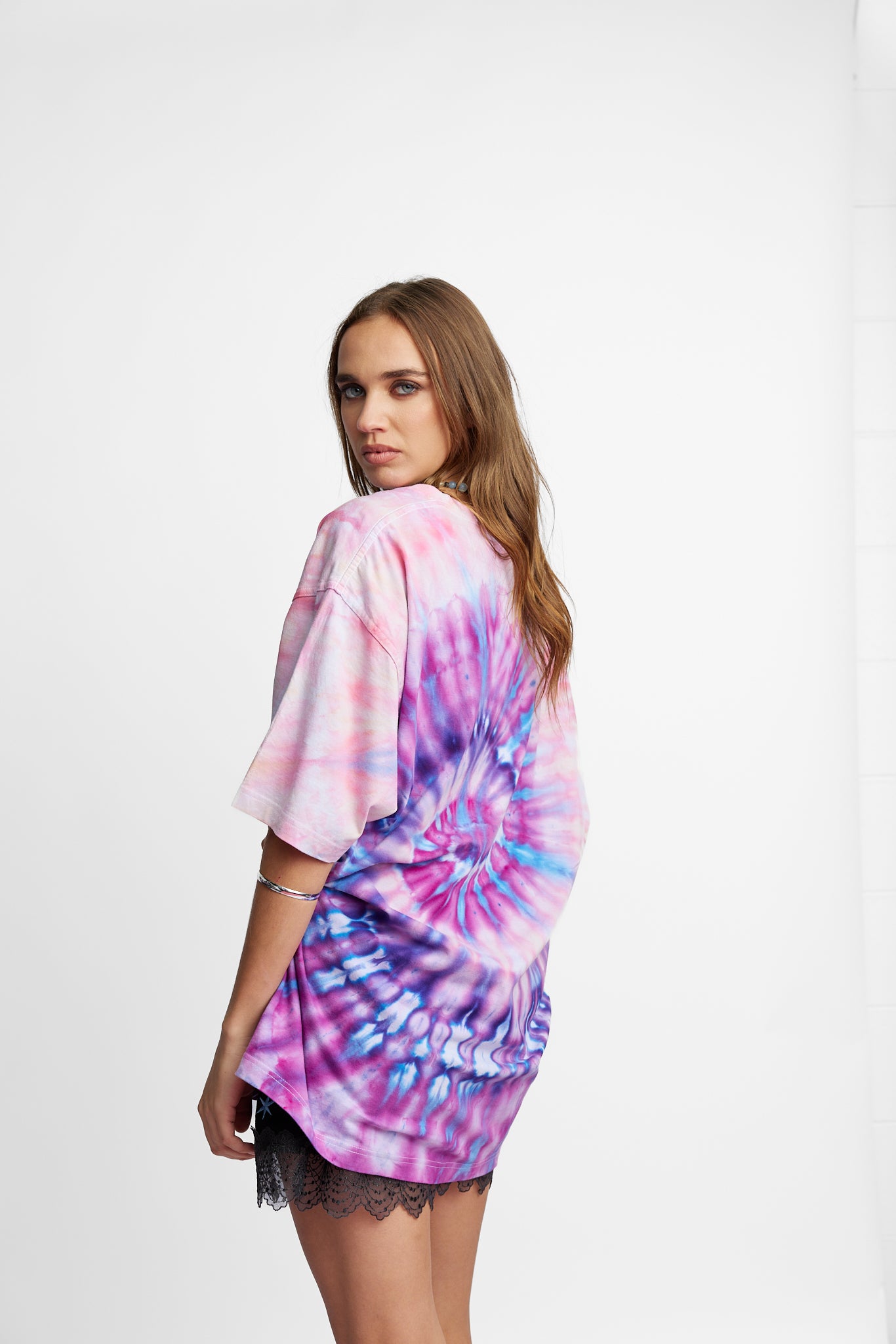 Oversized Mum Tee - Size L/XL - Only Lovers Left
