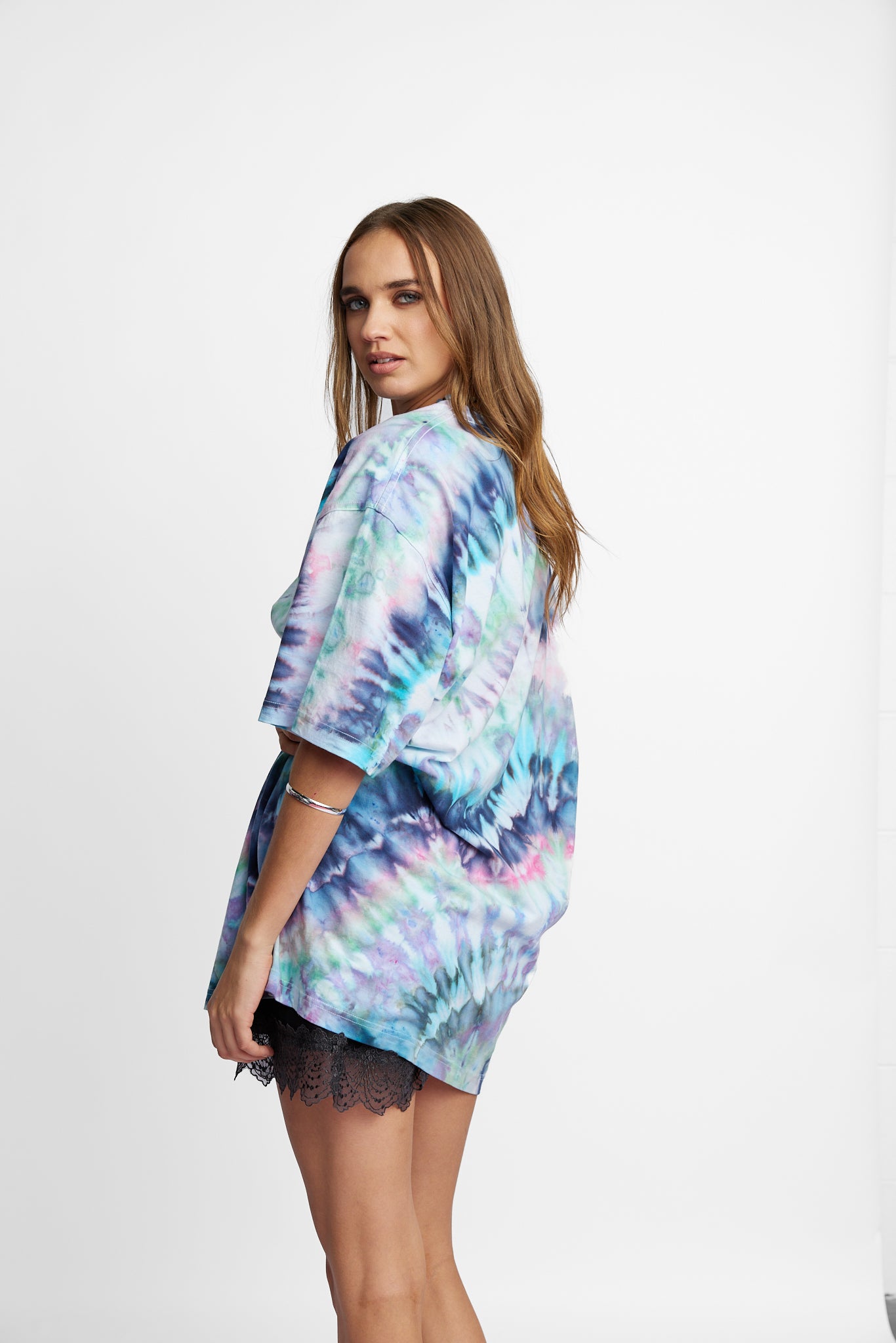 Oversized Mum Tee - Size L/XL - Only Lovers Left