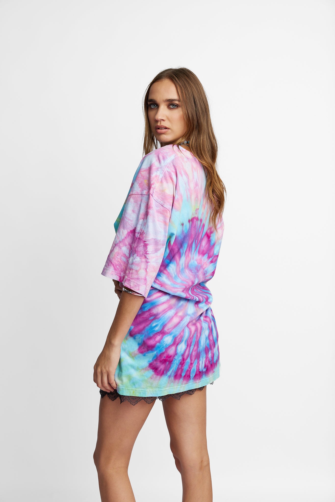Oversized Mum Tee - Size 2XL/3XL - Only Lovers Left