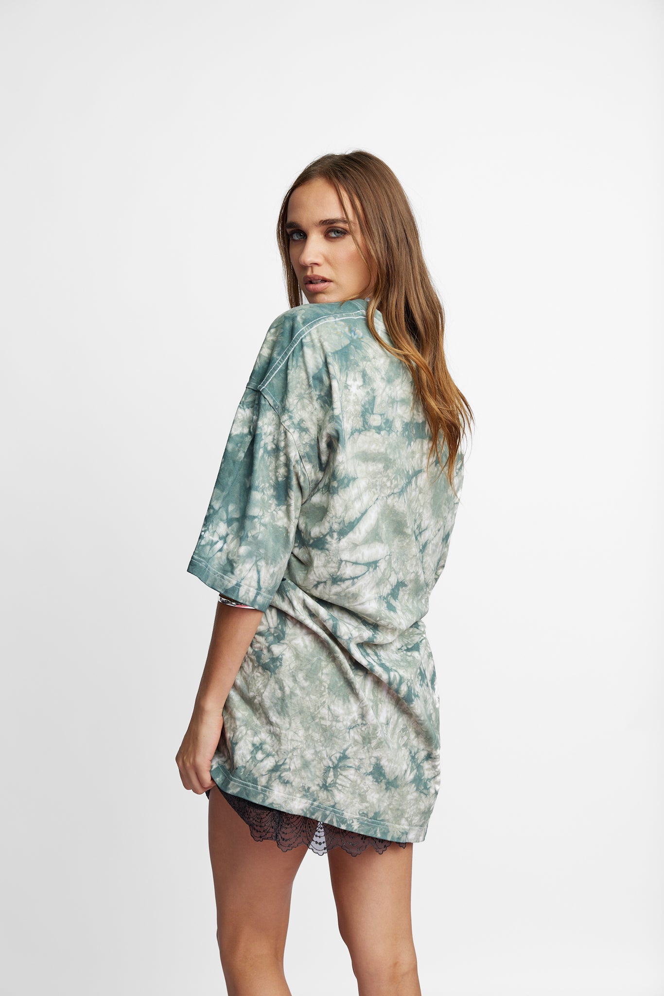 Oversized Mum Tee - Size 2XL/3XL - Only Lovers Left