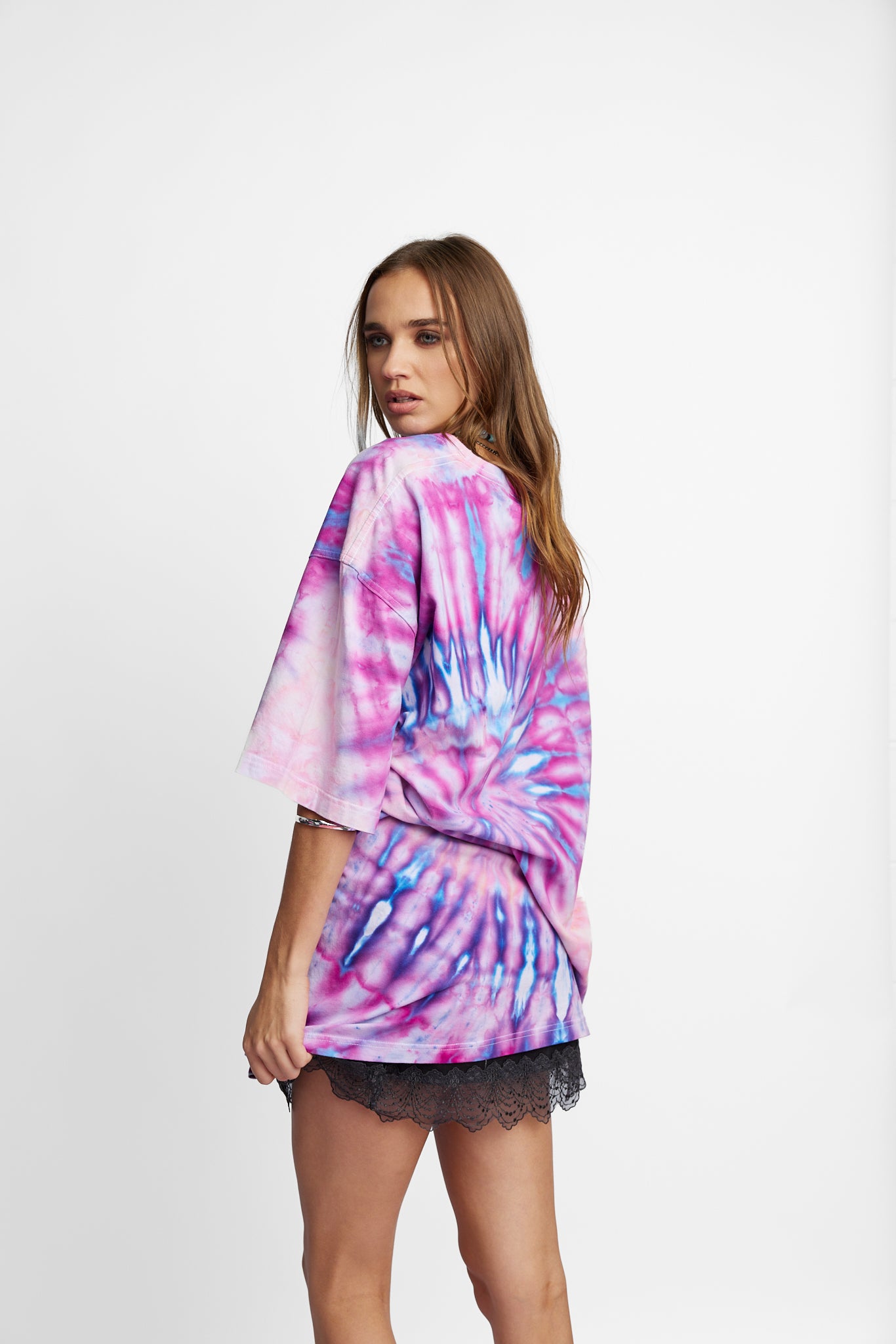 Oversized Mum Tee - Size 2XL/3XL - Only Lovers Left