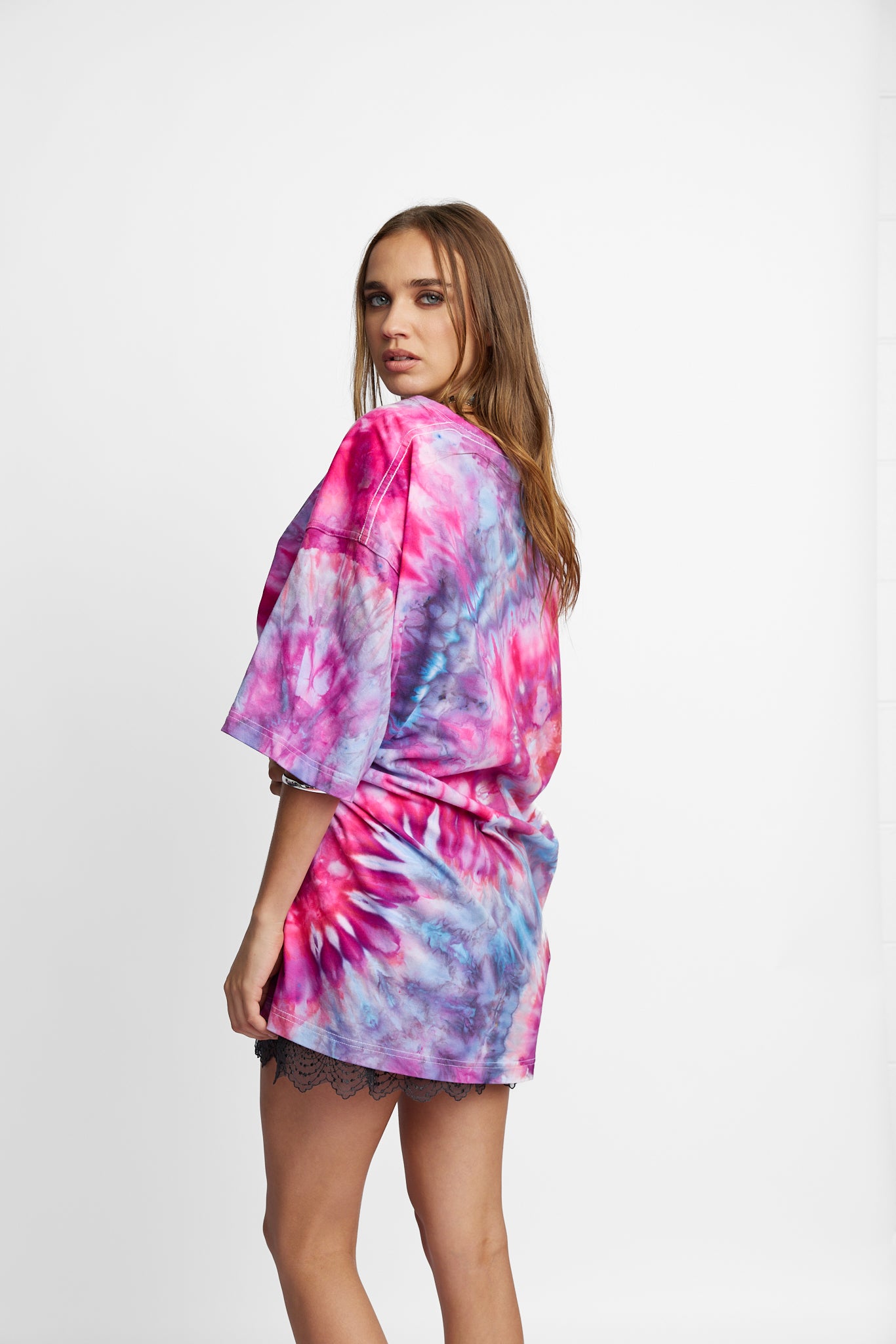 Oversized Mum Tee - Size 2XL/3XL - Only Lovers Left