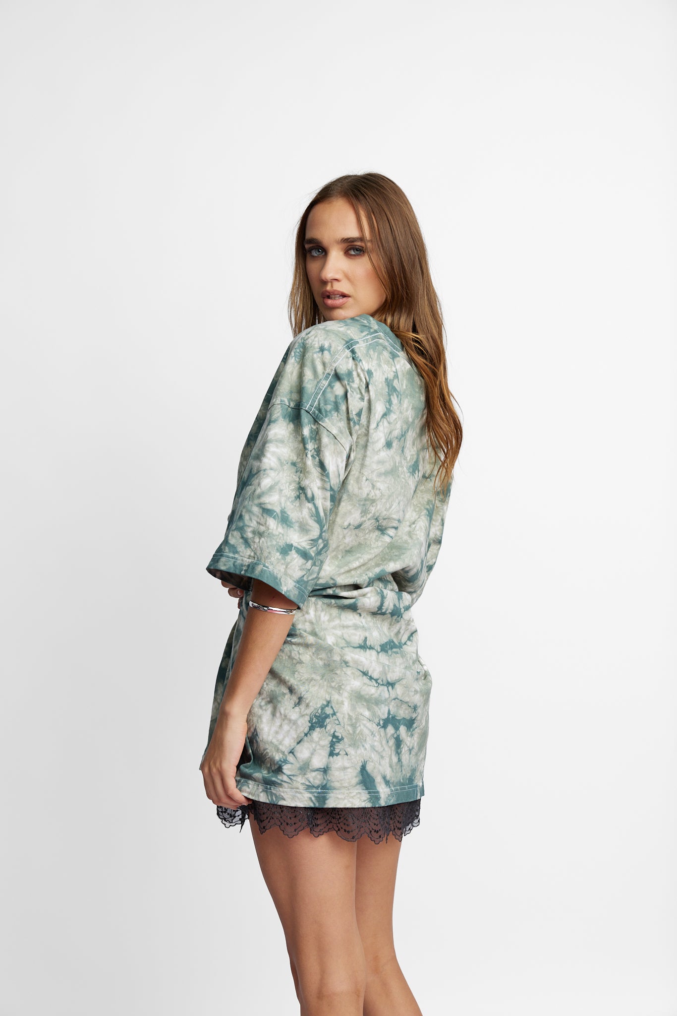 Oversized Mum Tee - Size 2XL/3XL - Only Lovers Left