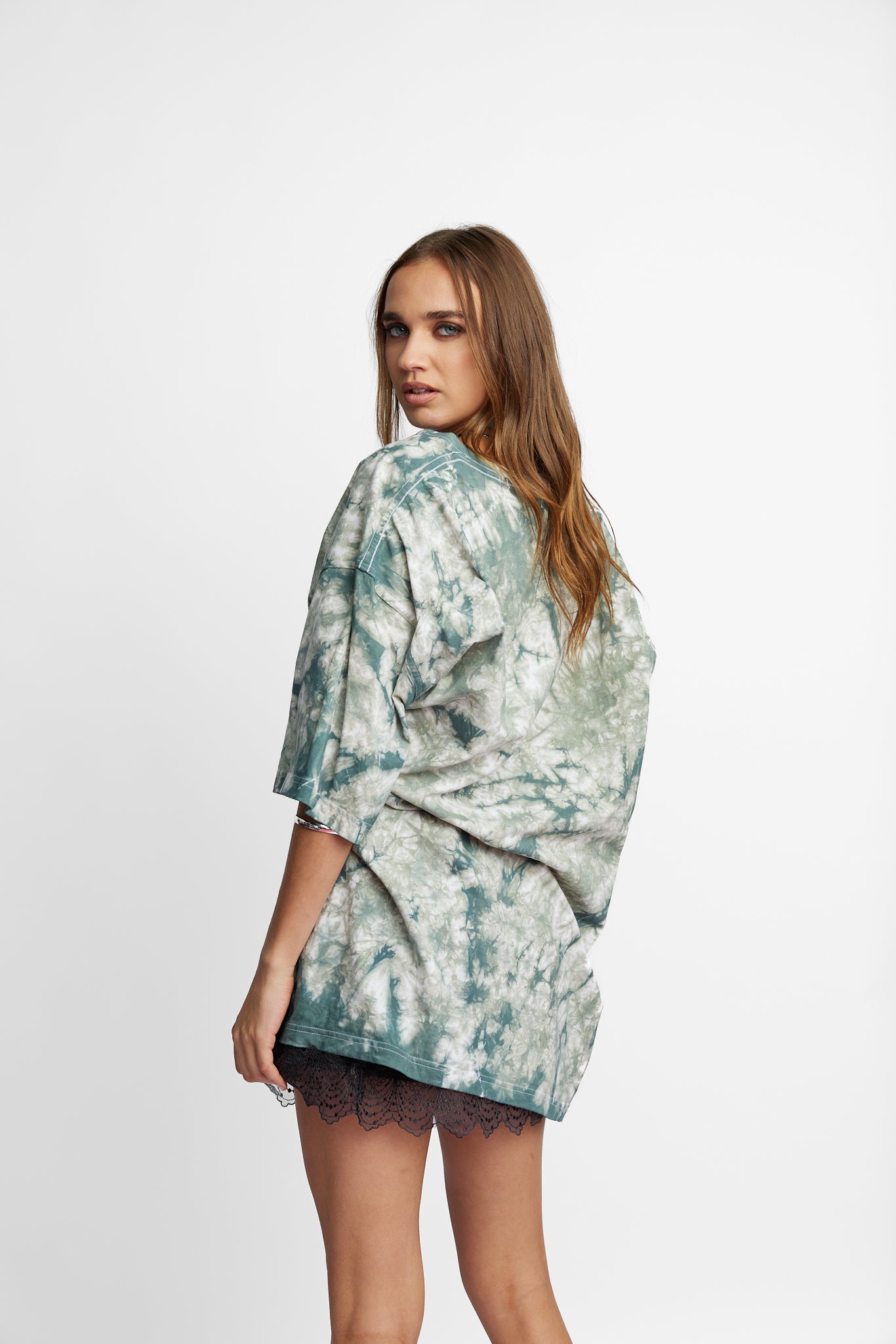 Oversized Mum Tee - Size 2XL/3XL - Only Lovers Left