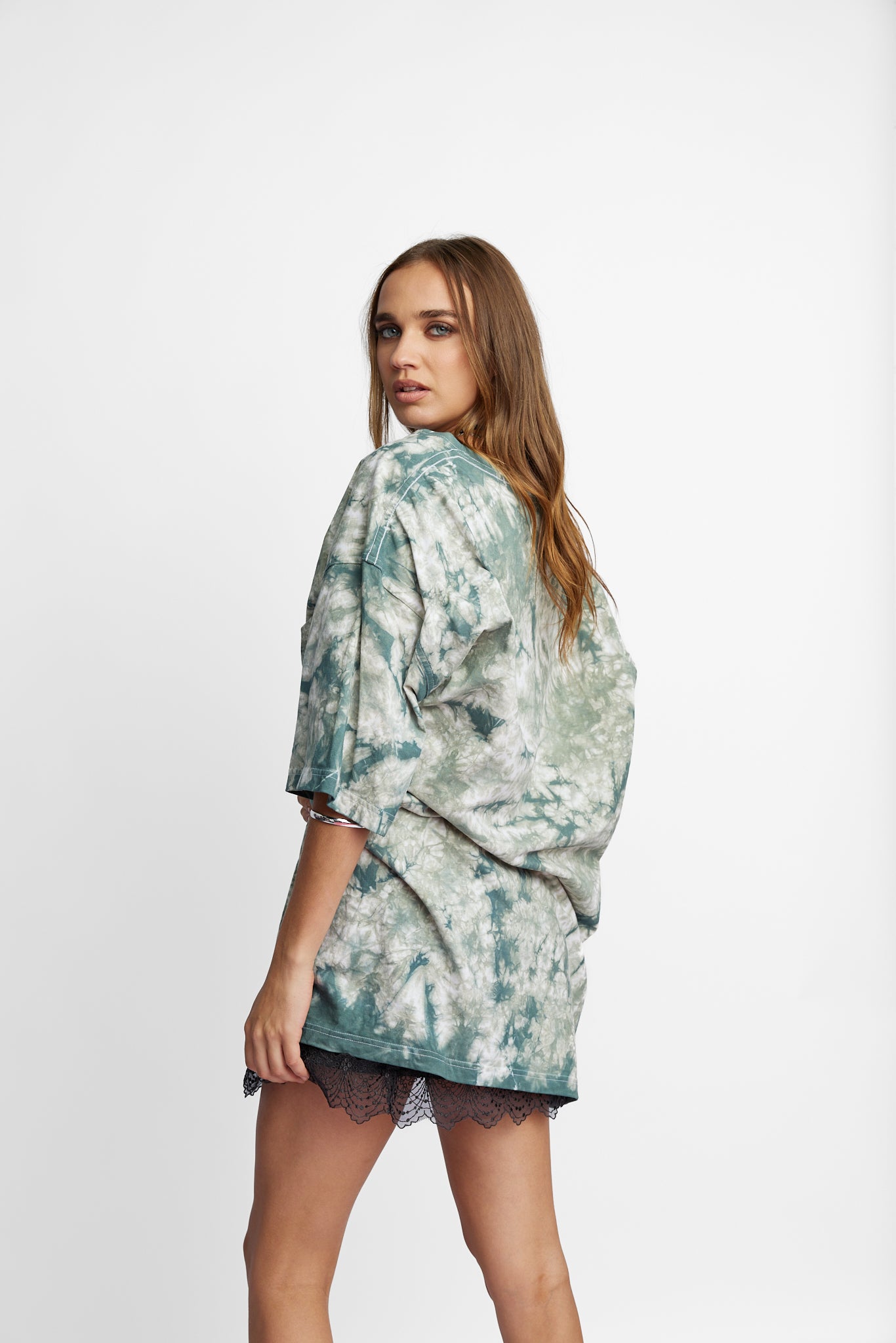 Oversized Mum Tee - Size 2XL/3XL - Only Lovers Left