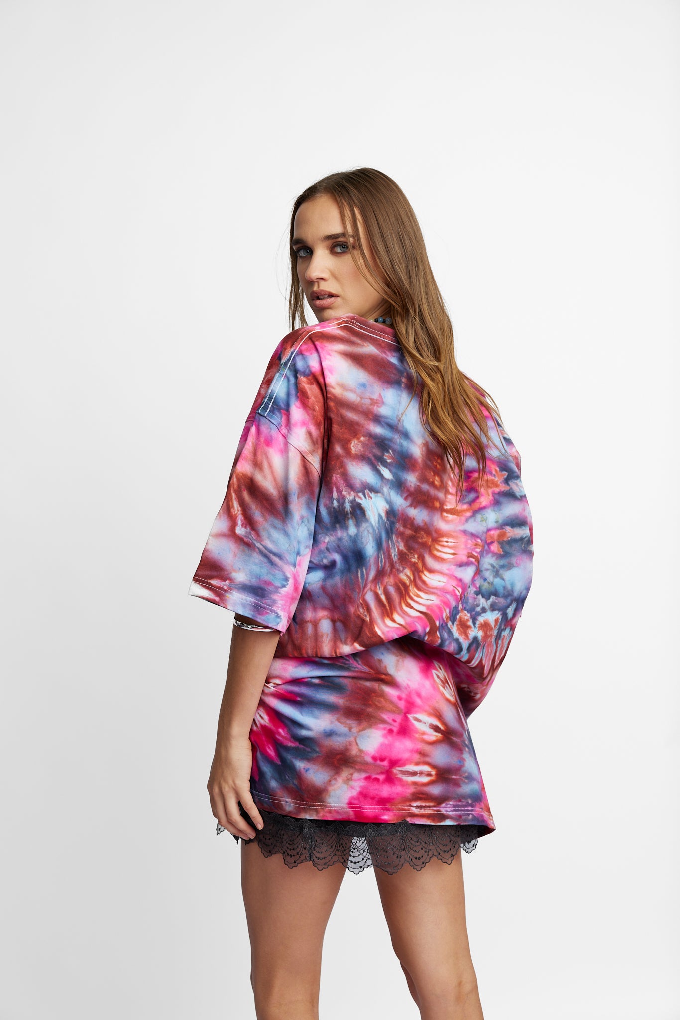Oversized Mum Tee - Size 2XL/3XL - Only Lovers Left