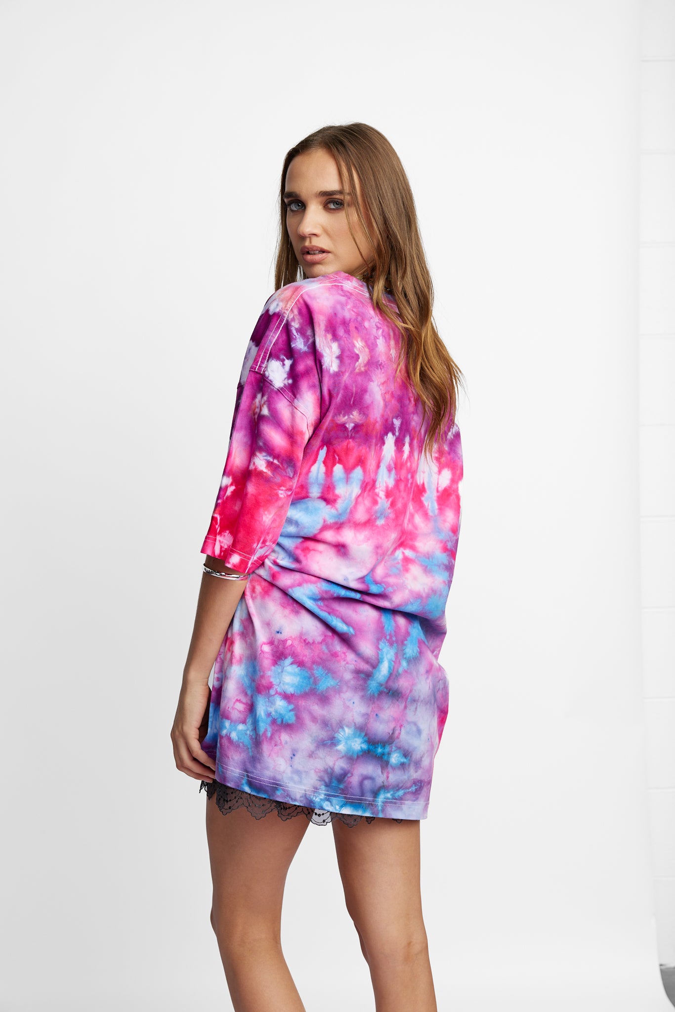 Oversized Mum Tee - Size 2XL/3XL - Only Lovers Left