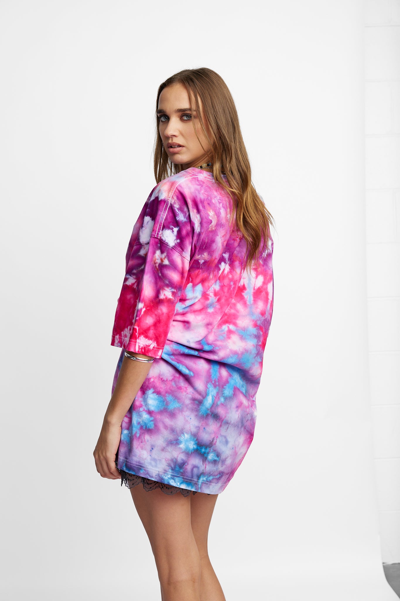 Oversized Mum Tee - Size 2XL/3XL - Only Lovers Left